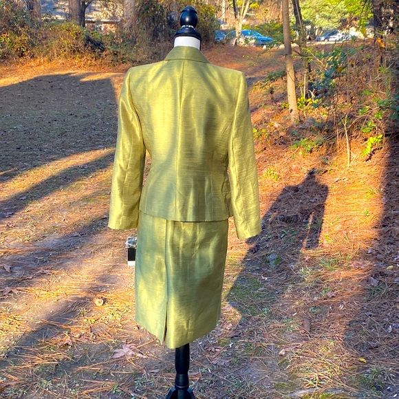 Suit-  Jacket and skirt - Picture 3 of 15